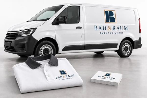 Bad & Raum: Gestaltungsbeispiel mit Van, Poloshirt und Visitenkarten