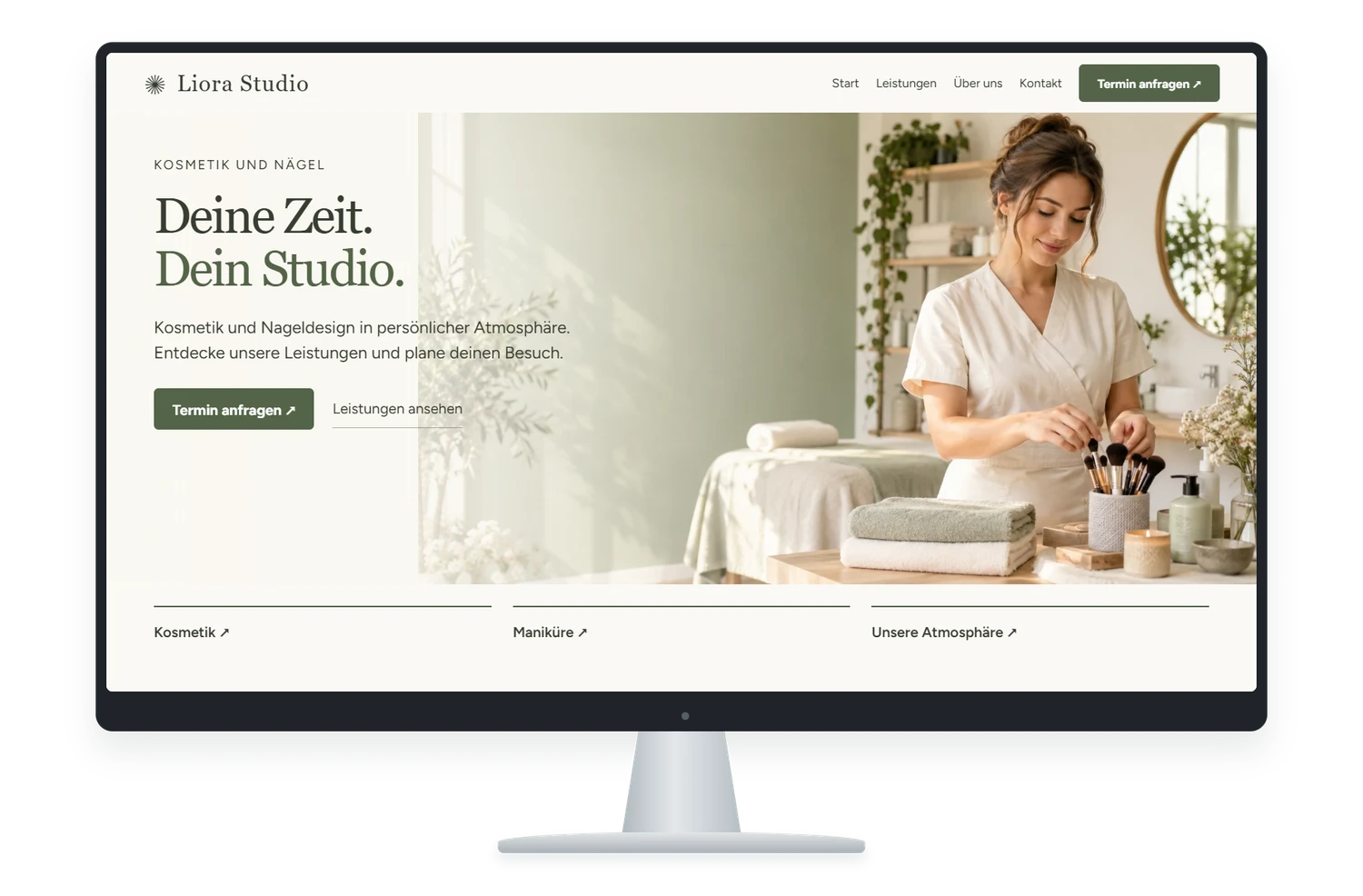 Fiktives Website Designbeispiel für Kosmetik und Nägel auf einem Monitor