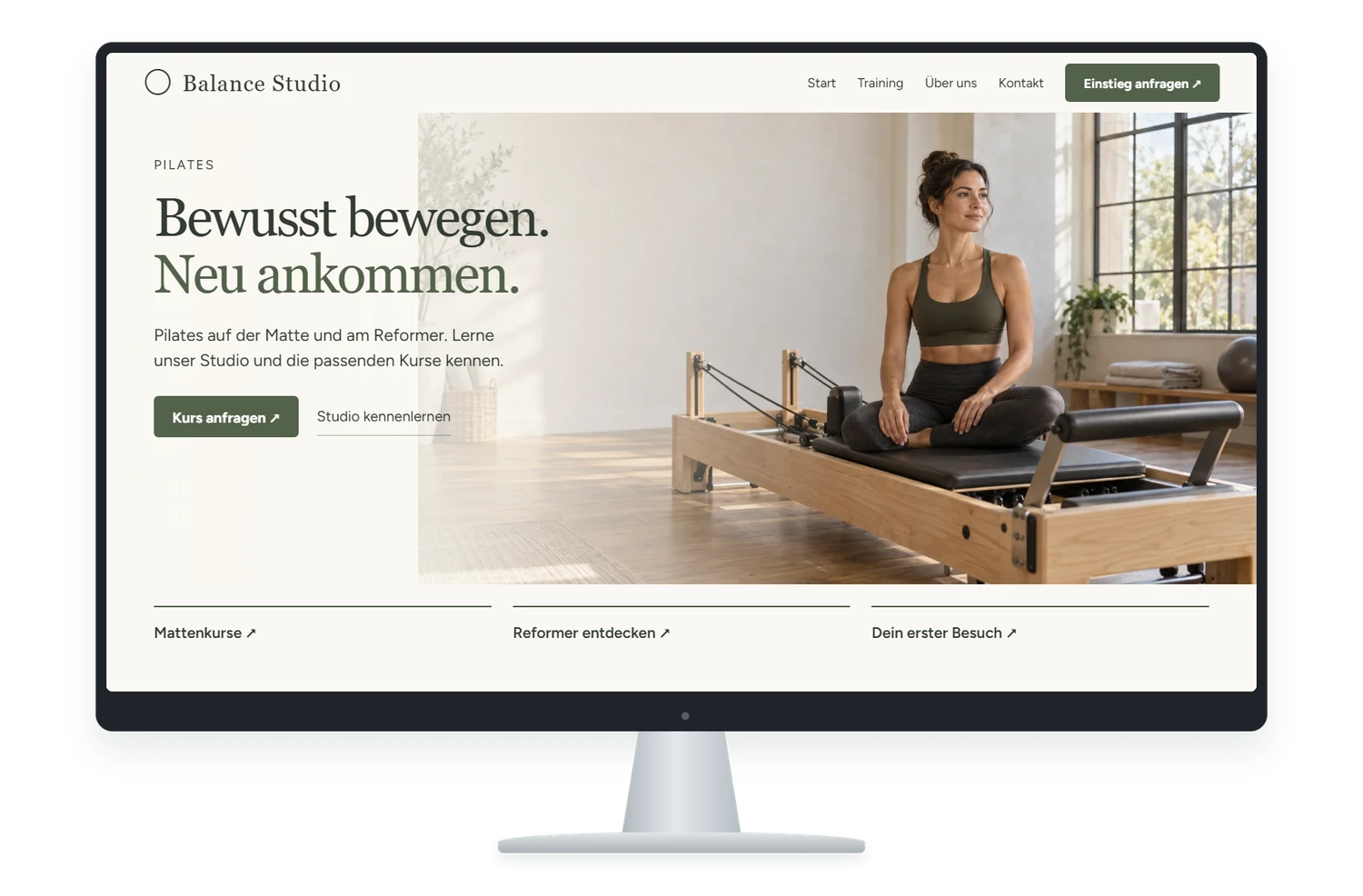 Fiktives Website Designbeispiel für Pilates auf einem Monitor